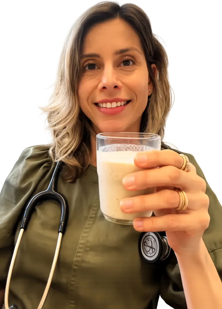 Médica sosteniendo la mezcla del Secreto de la Insulina
